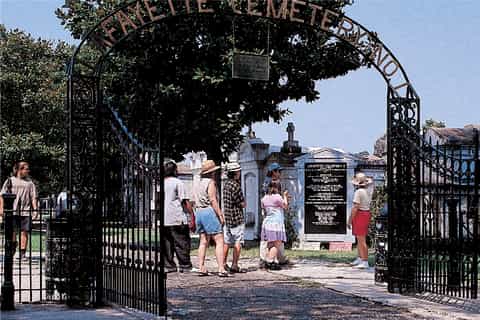 new orleans 2hour garden district cemetery walking tour