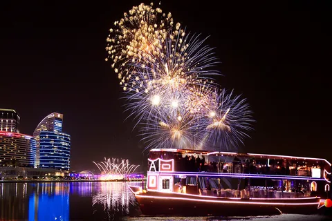 Dubai: Nytårsaftens luksuriøse Canal Dinner Cruise