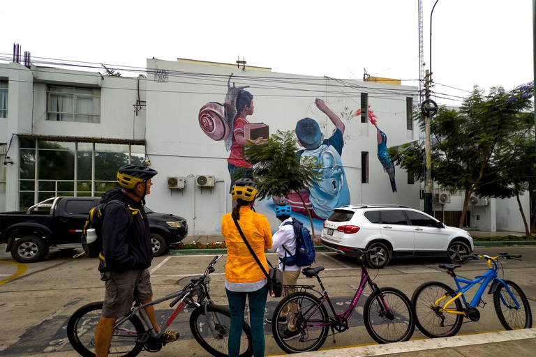 Lima: Miraflores & Barranco Guided Bike Tour