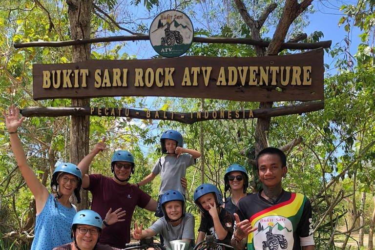 Uluwatu: avventura in quad con fango e ATV Tour guidatoEscursione singola in ATV con punto di incontro