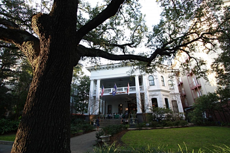 Nueva Orleans: recorrido a pie de 2 horas por el distrito de jardines y el cementerioNueva Orleans: tour a pie de 2 horas por el distrito del jardín