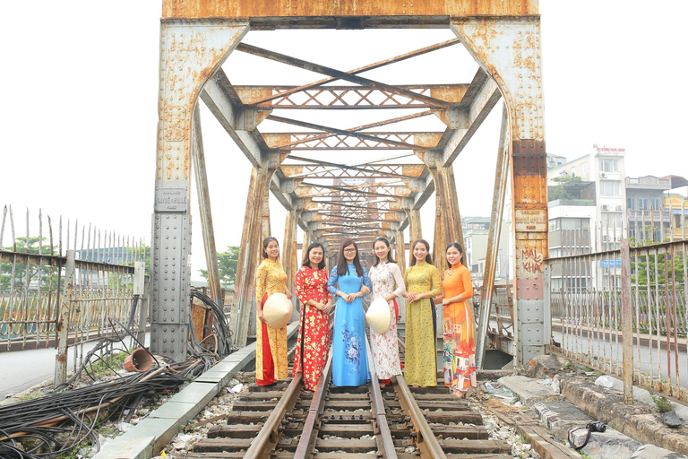 Hanoi: Traditional Ao Dai Dress and Non La Hat Rental Standard Option