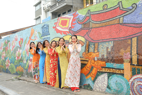 Hanoi: hyra av traditionell Ao Dai-klänning och Non La-hattStandardalternativ