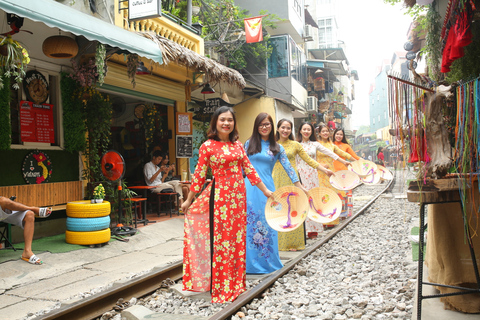 Hanoi: hyra av traditionell Ao Dai-klänning och Non La-hattStandardalternativ