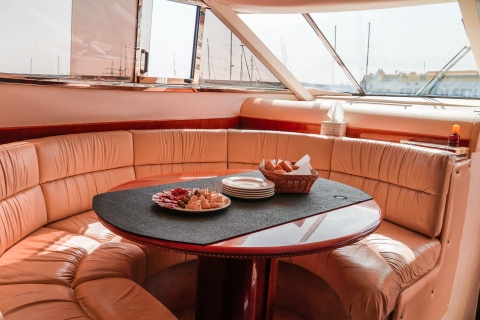 Observation des dauphins et des baleines avec un yacht de luxeFuerteventura : Excursion en yacht de luxe avec plongée en apnée