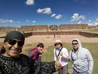 Desde La Paz, Tiwanaku y Lake Titicaca Tour de un día - Housity