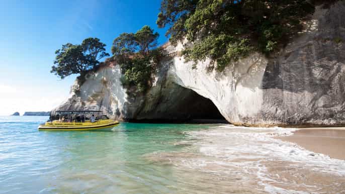 whitianga bootstour in der mercury bay mit cathedral cove