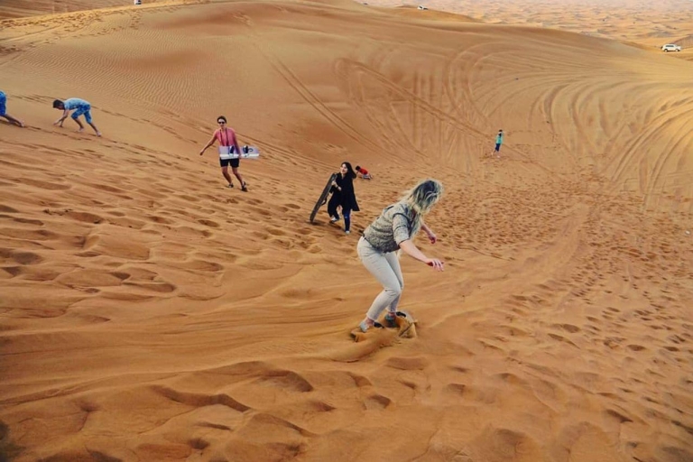 Dubaj: Red Dune Safari z quadem, sandboardem i wielbłądamiWycieczka grupowa z quadem