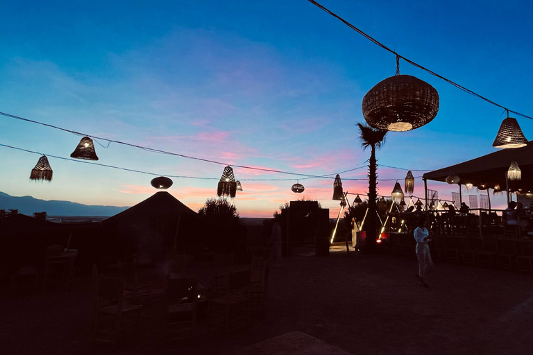 Marrakesz: Agafay Desert Dinner Show, przejażdżka na wielbłądzie, 1-godz. Buggy
