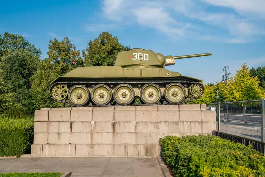 Berlin: Drittes Reich & Kalter Krieg – 2-stündiger geführter Rundgang. Foto: GetYourGuide Berlin: Drittes Reich & Kalter Krieg – 2-stündiger geführter Rundgang. Foto: GetYourGuide