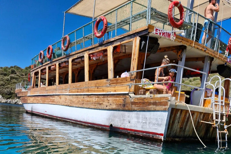 Kuşadası: Boat Tour with Swimming, Lunch, and Soft Drinks