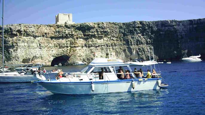 ab malta motorkabinenboot privatcharter