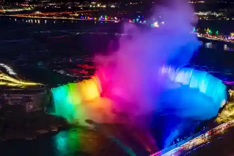 Niagara Falls: Canadisk sidetur med de største attraktioner