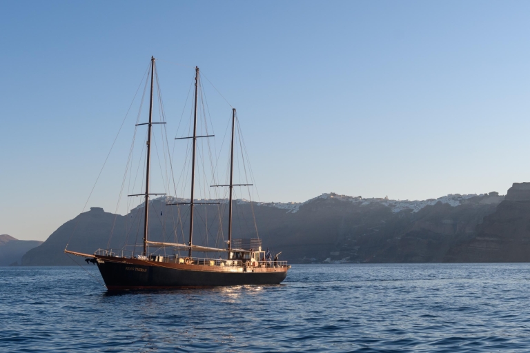 Santorini: Caldera en Oia met de boot van koning Thiras