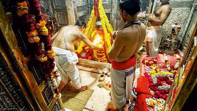 varanasi templos ganges aarti y tour de danza clásica