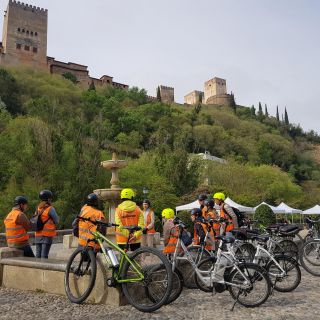 Granada: Electric Bike Rental for 4 or 8 Hours