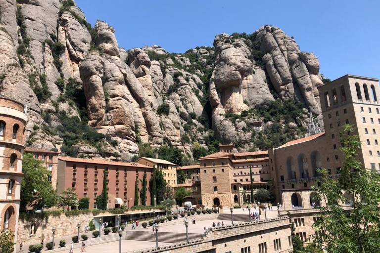 Desde Barcelona: tour guiado Montserrat y monasterio UNESCOOpción estándar