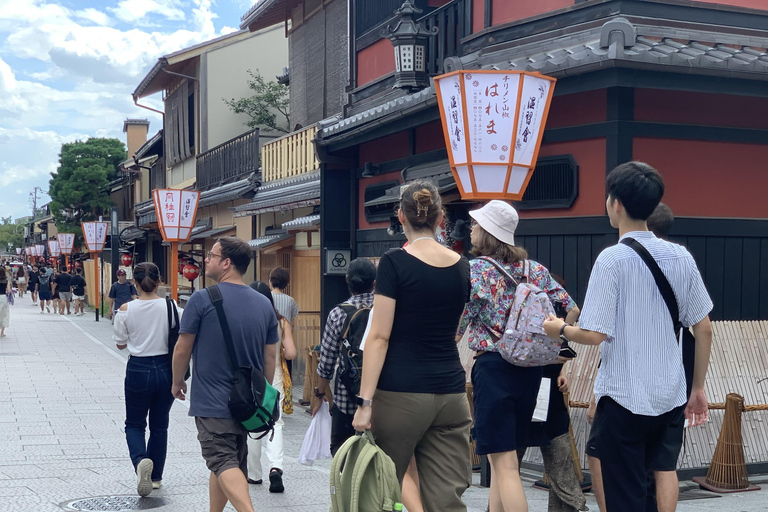 Gion Guided Walking Tour: Discover the World of Geisha