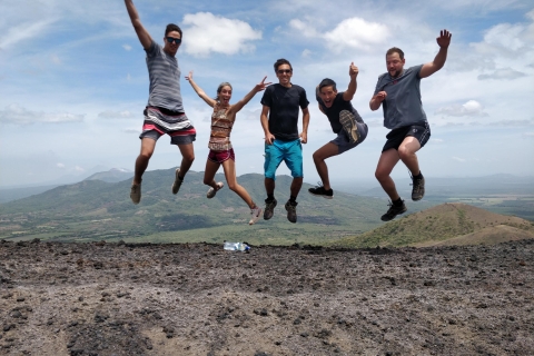 Desde León: caminata y surf en el volcán en Cerro Negro
