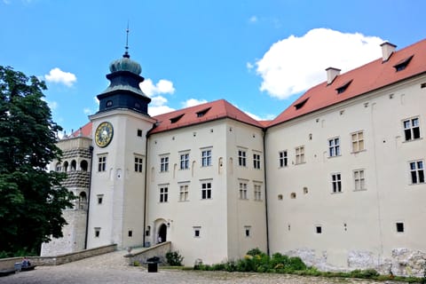 From Krakow: Ojców National Park & Ogrodzieniec Tour