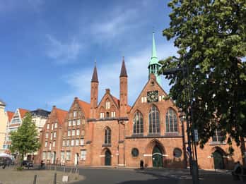 Lübeck: Backyards and Town Houses Private Guided Tour