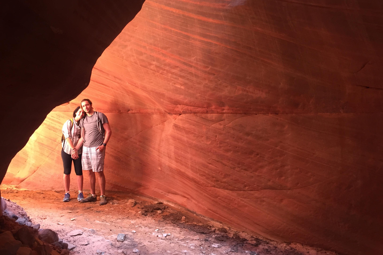 From Kanab: 3-Hour Peek-a-Boo Slot Canyon Hiking/Photo Tour