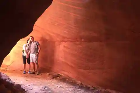 From Kanab: 3-Hour Peek-a-Boo Slot Canyon Hiking Tour