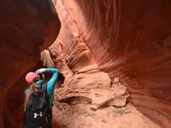 Ab Kanab: Wanderung im Peek-a-Boo Slot Canyon Ab Kanab: Wanderung im Peek-a-Boo Slot Canyon