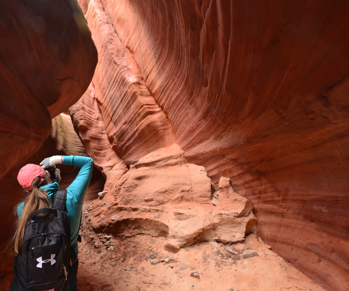 From Kanab: 3-Hour Peek-a-Boo Slot Canyon Hiking Tour