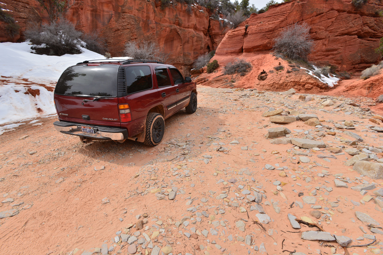 From Kanab: 3-Hour Peek-a-Boo Slot Canyon Hiking/Photo Tour