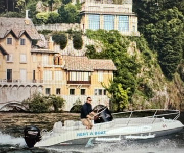 Lago de Como: 1h de alquiler de barco sin licencia y autoconducido