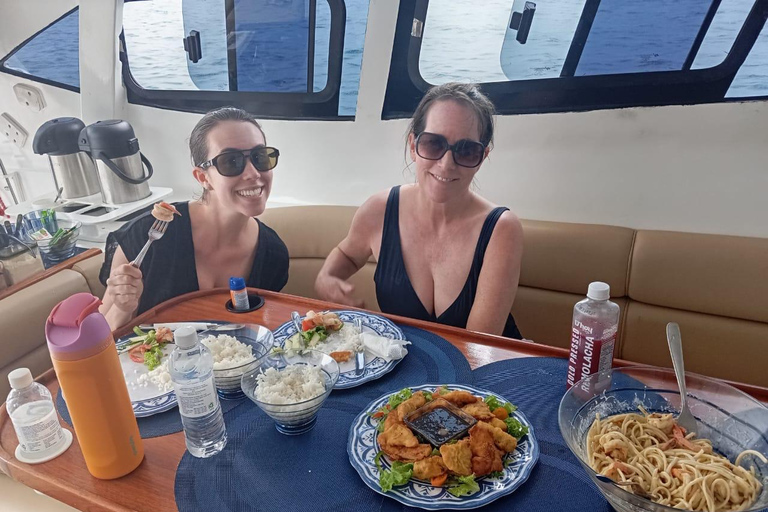 Galápagos: Santa Fe Island Snorkeling and Fishing Tour