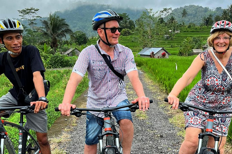 Bali: Oficina de jóias de prata de Sidemen e passeio de bicicletaBali: Oficina de joias de prata Sidemen e passeio de bicicleta