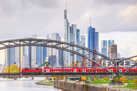 Kolonia: 1-dniowa prywatna wycieczka po Starym Mieście we Frankfurcie pociągiem7 godzin: Wycieczka pociągiem do Frankfurtu z przewodnikiem na miejscu
