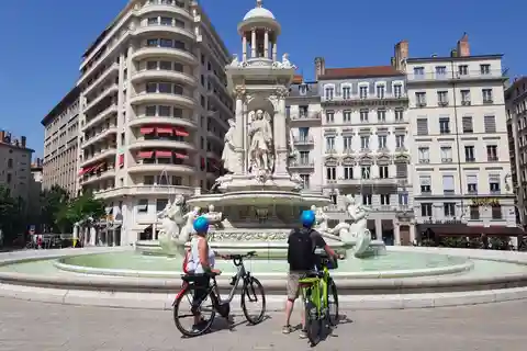 Lione: Basilica della Città Vecchia Bellecour in E-Bike da Ginevra