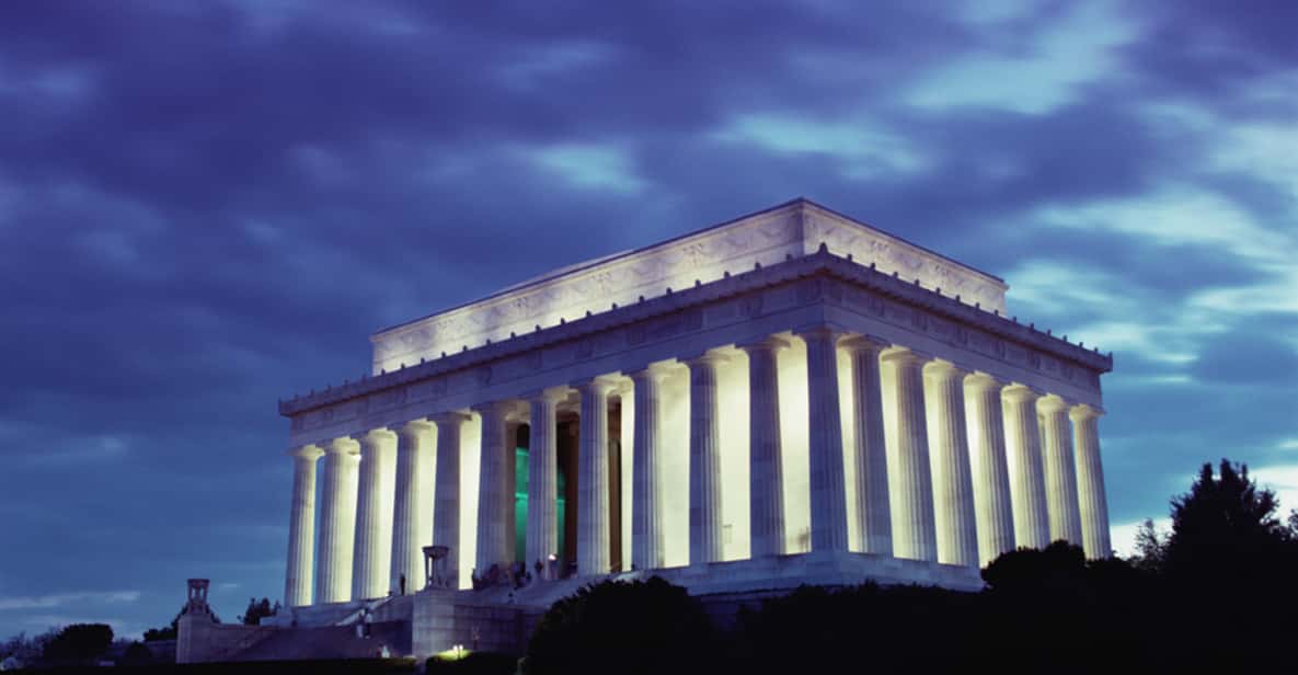 Washington DC: Monuments by Moonlight Nighttime Trolley Tour