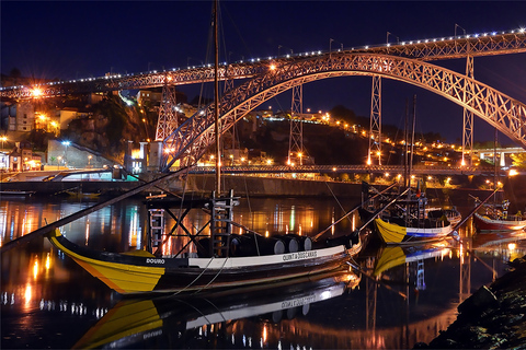 Porto: Nachttour mit traditionellem Abendessen und Fado-Show