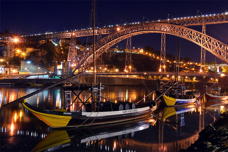 Oporto: Visita Nocturna con Cena Tradicional y Espectáculo de Fado