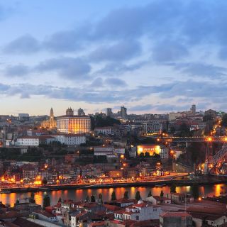 Porto: Excursão Noturna com Jantar Tradicional e Fado
