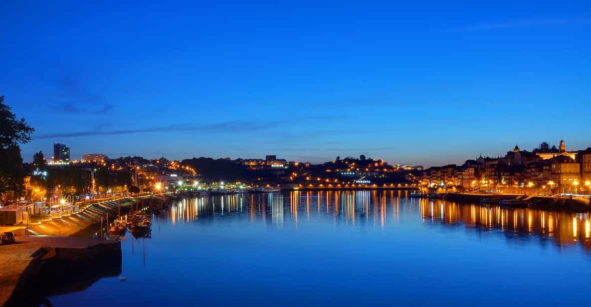 Porto: Night Tour with Traditional Dinner and Fado Show