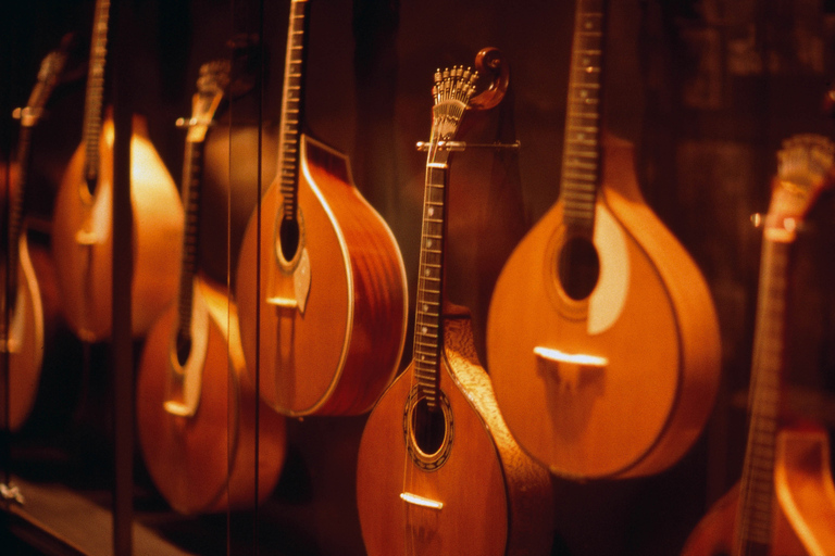 Porto: Nachttour mit traditionellem Abendessen und Fado-Show