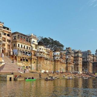 Varanasi: Morning Tour with Yoga Session and Boat Ride