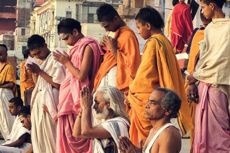 Varanasi: Morning Tour with Yoga Session and Boat Ride Standard Option