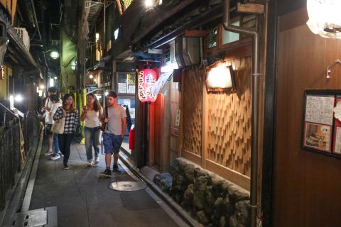 Kyoto: tour notturno di 3 ore tra i bar di Pontocho Alley
