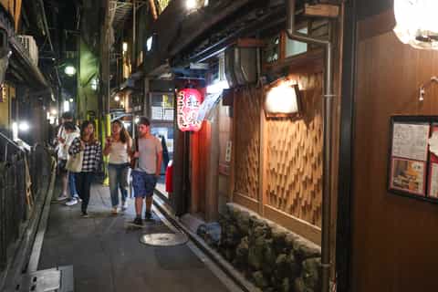 kyoto 3hour bar hopping tour in pontocho alley at night