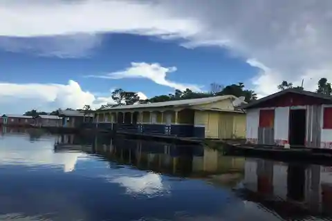 Manaus: Old City Guided Tour Plus Amazon River Boat Tour