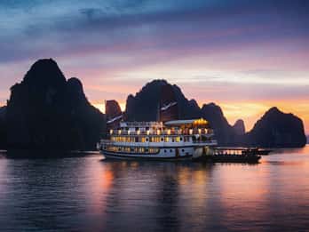 Bai Tu Long Bay: 2-tägige Tour mit einer Dschunke Bai Tu Long Bay: 2-tägige Tour mit einer Dschunke