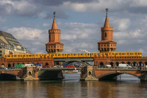 Berlino: caccia al tesoro a Friedrichshain (in tedesco)
