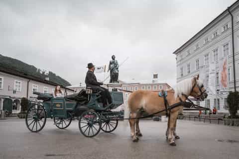 Salzburg: Horse & Carriage Ride with Austrian Delicacies