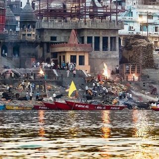 Varanasi: Ganges Boat Ride and Ganga Aarti Experience